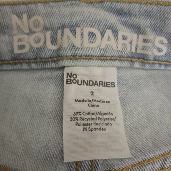 NWT No Boundaries Mid Rise Fringe Hem Denim Shorts Womens 2 Acid Wash Stretch - Picture 4 of 5